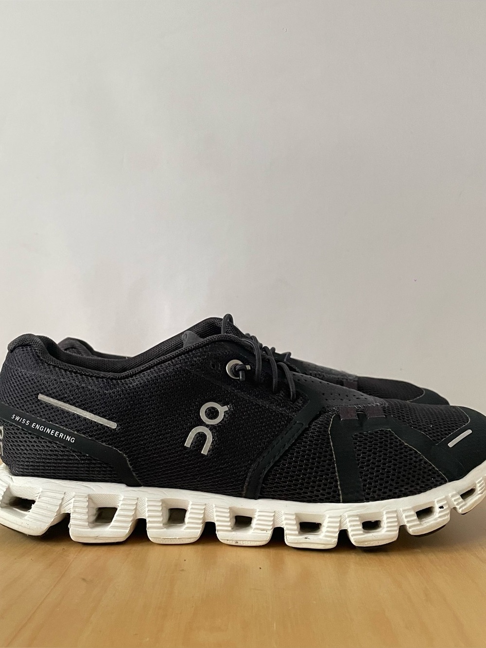 On Cloud Women’s Running Sneakers | US 6